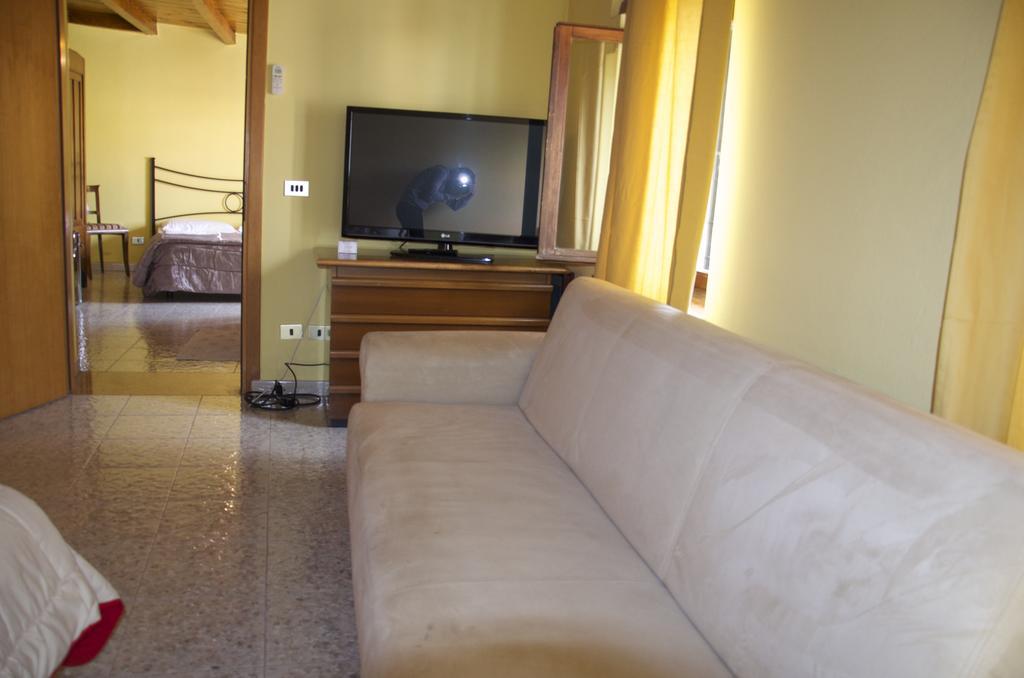 קאפרינו ורונזה Locanda Al Centrale מראה חיצוני תמונה